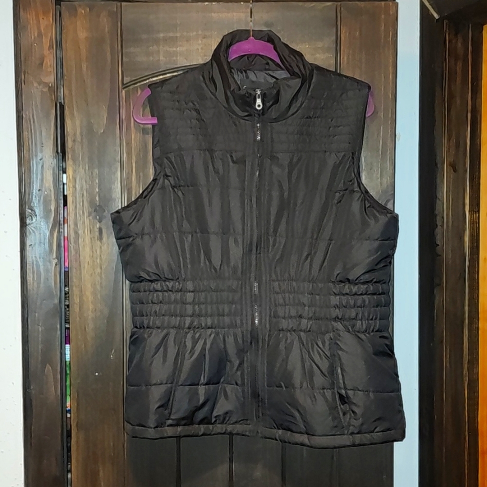 Outer Edge Puffer Vest Zipper works great XL